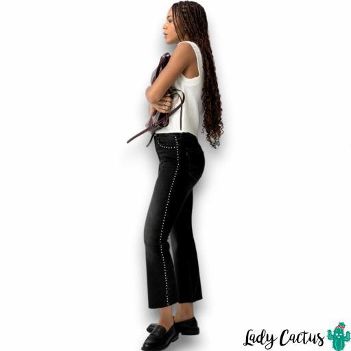 Pantalones vaqueros Megan negros cropped flare con tachuelas – Tiffosi [6]