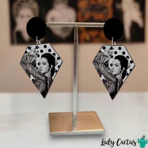 pendientes-de-lola-flores-blanco-negro