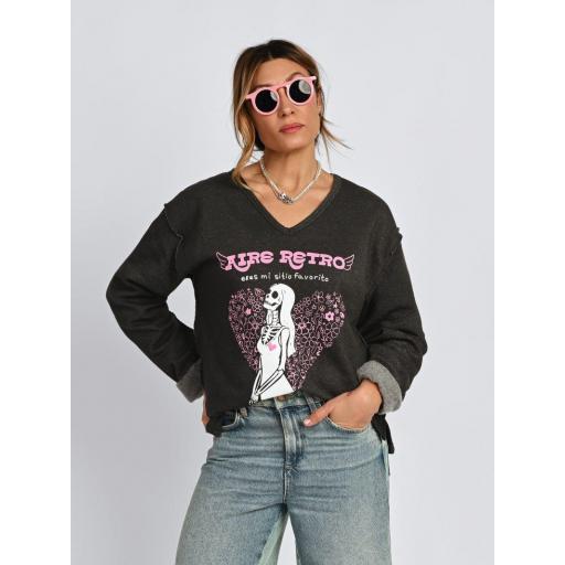 look-casual-sudadera-gris-cuello-pico-lady-cactus [2]