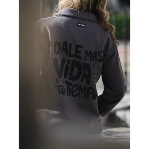 Sudadera "Mas vida" gris de Aire Retro