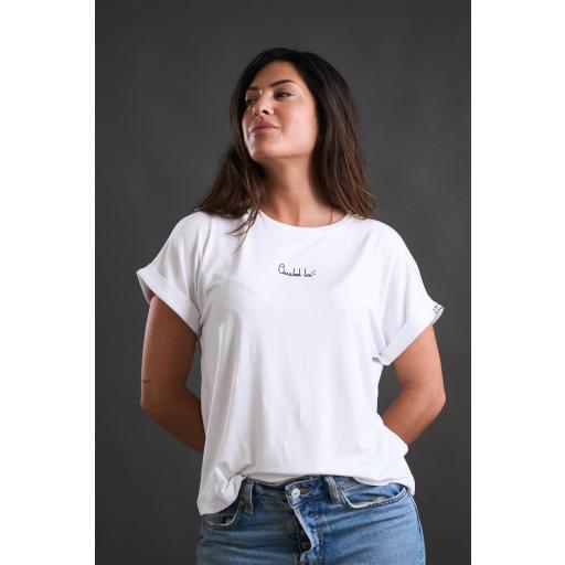 Camiseta básica blanca "Actitud +" de Anabel Lee