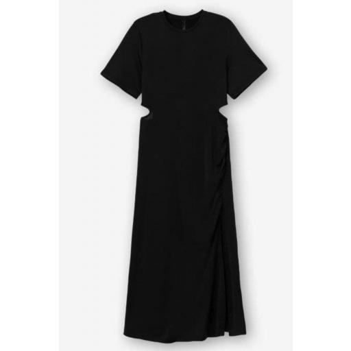 vestido-puma-negro-con-aberturas-tiffosi-sobre-fondo-blanco [4]
