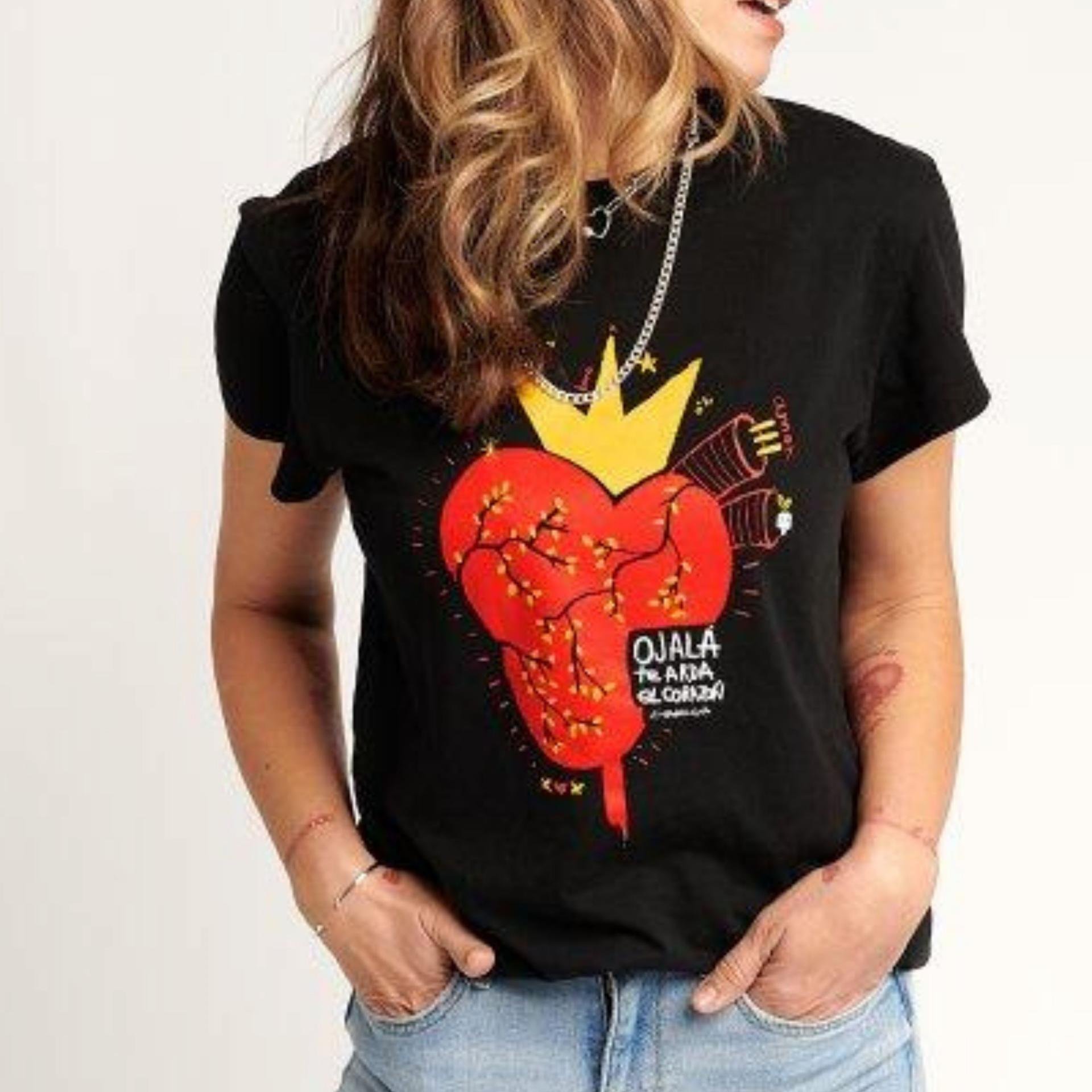 tienda-lady-cactus-camiseta-negra-te-arda-el-corazon-aire-retro