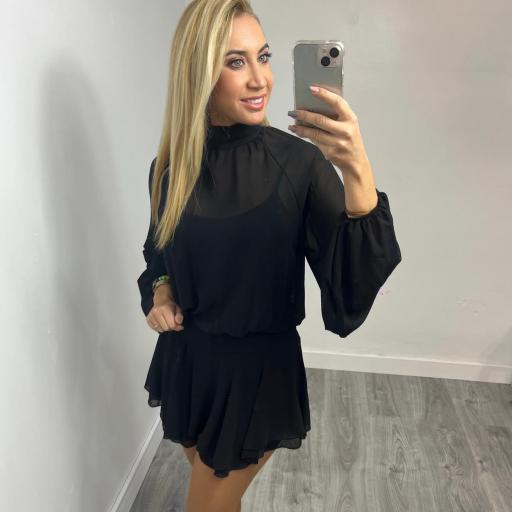 Mono negro elegante para mujer