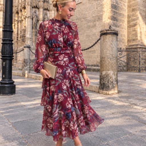 Vestido Largo Floral Elora de Invitada con Manga Larga y Cintura Drapeada Buganvilla