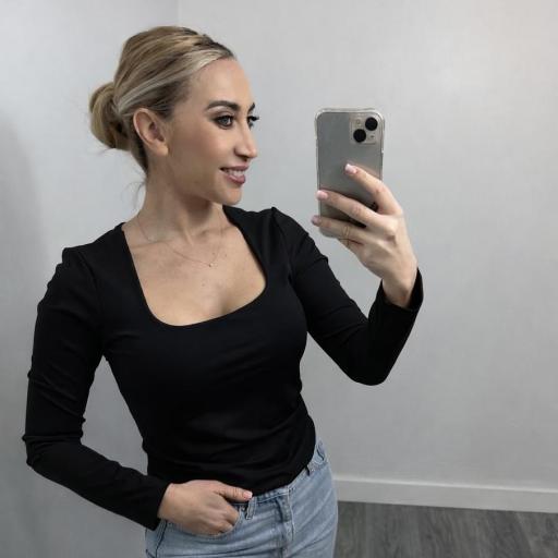 Camiseta Mujer manga larga con escote cuadrado Negro