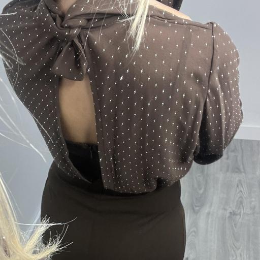 Vestido Marrón con Brillo y Espalda Abierta con Lazo  [2]