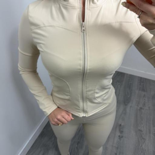 Conjunto Deportivo Mujer Efecto Reductor Sin Costuras – Leggings Push Up Beige  [2]