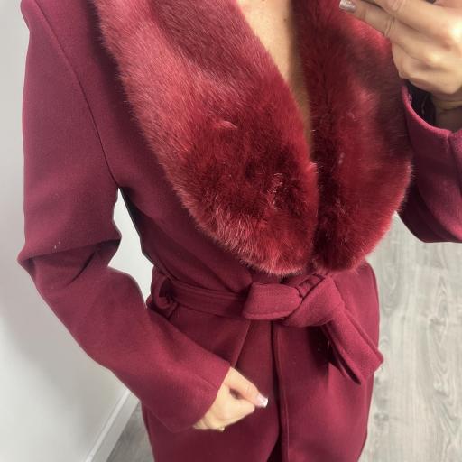 Abrigo Elegancia Burdeos con Pelo Desmontable [1]