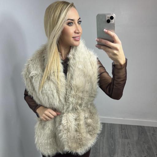 Chaleco Fular de Pelo Sintético con Brillo Beige