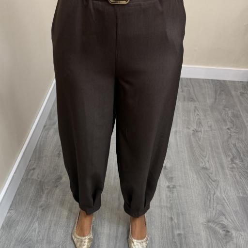 Pantalón Balloon Mujer con Pinza en el Bajo | Mälika Marrón  [1]
