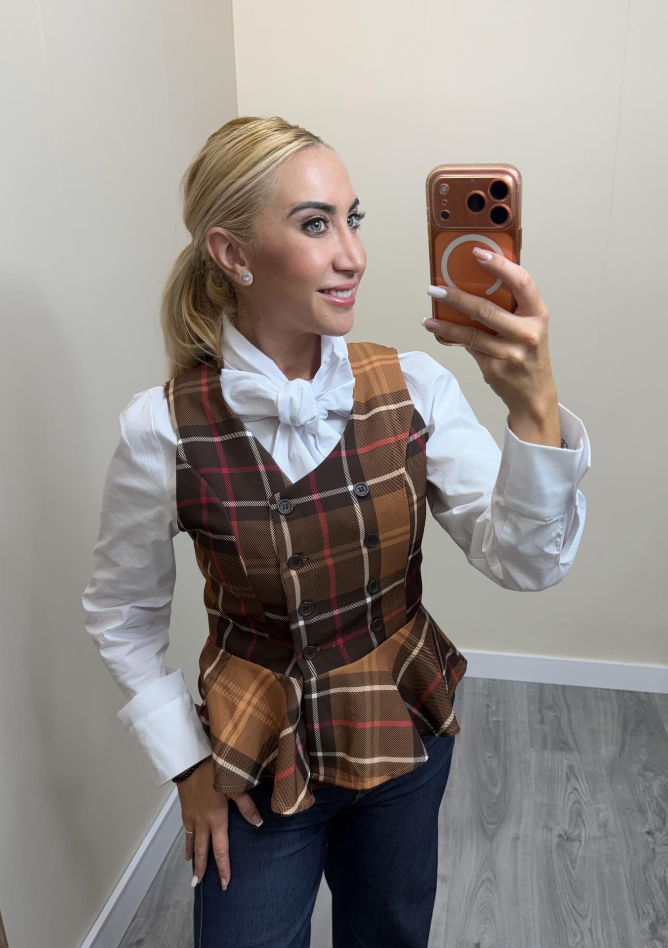 Chaleco de Cuadros Mujer con Volante – Modelo Rocío Marrón