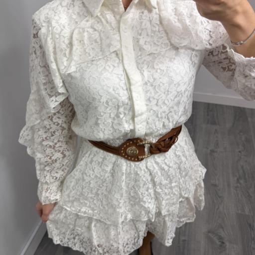 Vestido Blanco de Encaje con Volantes y Camisero [2]