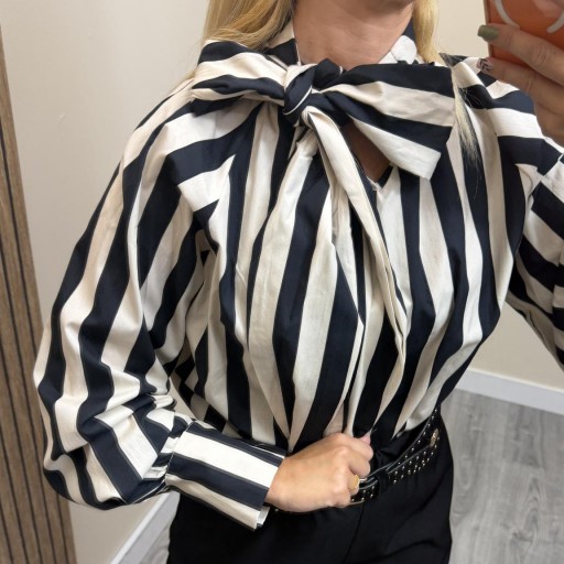 Blusa de Rayas con Lazada al Cuello Mujer Negro  [1]