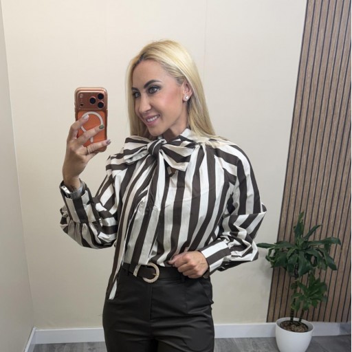 Blusa de Rayas con Lazada al Cuello Mujer Marrón