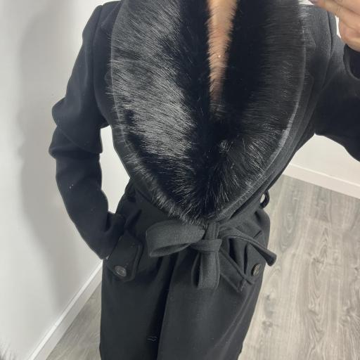 Abrigo Elegancia Negro con Pelo Desmontable [1]