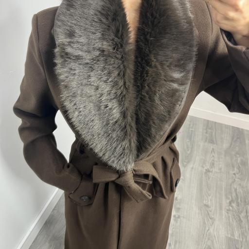 Abrigo Elegancia Marrón con Pelo Desmontable [1]