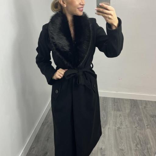 Abrigo Elegancia Negro con Pelo Desmontable
