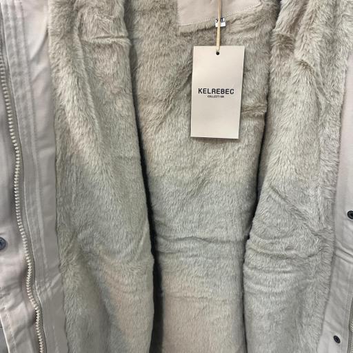 Abrigo Mujer Beige con Capucha y Forro Interior de Pelo [1]