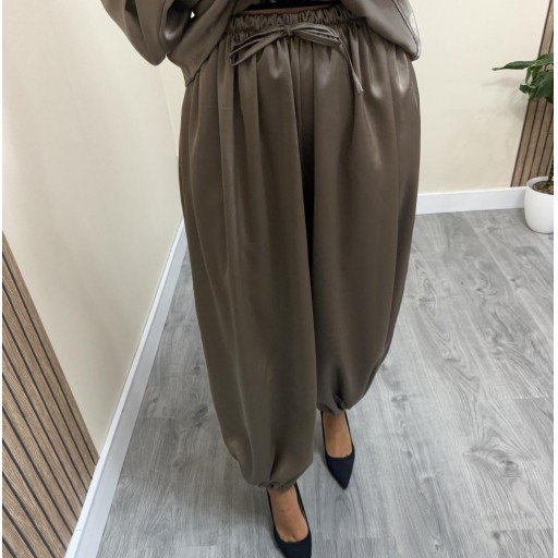 Conjunto Satinado Mujer con Pantalón Bombacho Valentina Taupe [2]