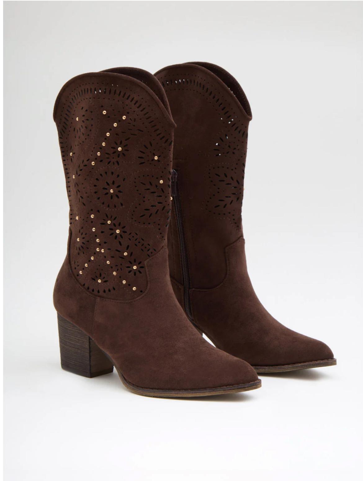 Botas cowboy con tacón y troquelado floral y tachuela marrón