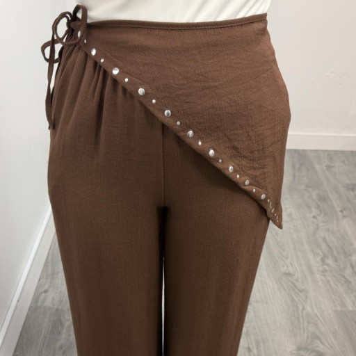 Pantalón Palazzo con Pañuelo y Tachas – Pantalón Fluido Mujer Lino Marrón  [1]