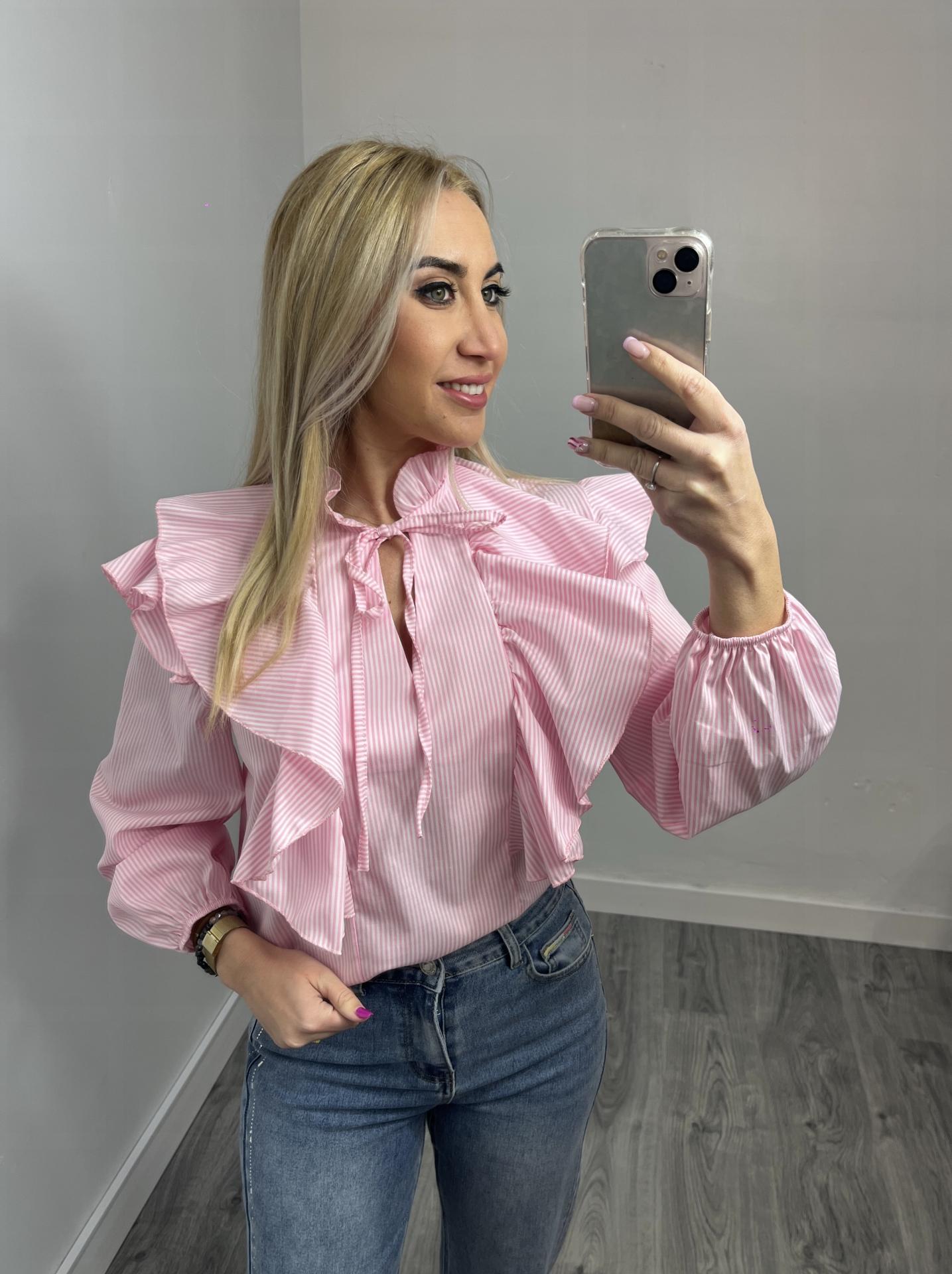 Blusa Rosa de Rayas con Volantes y Lazo Fucsia