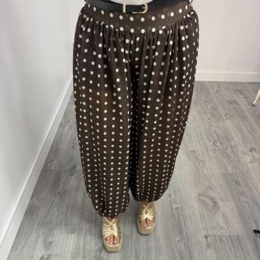 Pantalón Bombacho de Lunares Blanco y Marrón para Mujer [1]