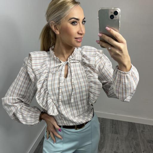 Blusa de mujer con volantes y lazo al cuello Celeste y Beige