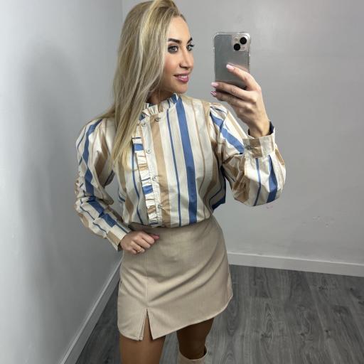 Blusa de Mujer a Rayas Beige y Azul con Volantes