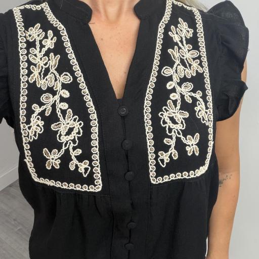 Blusa Negra Bordada Boho Chic con Volantes Marea [1]