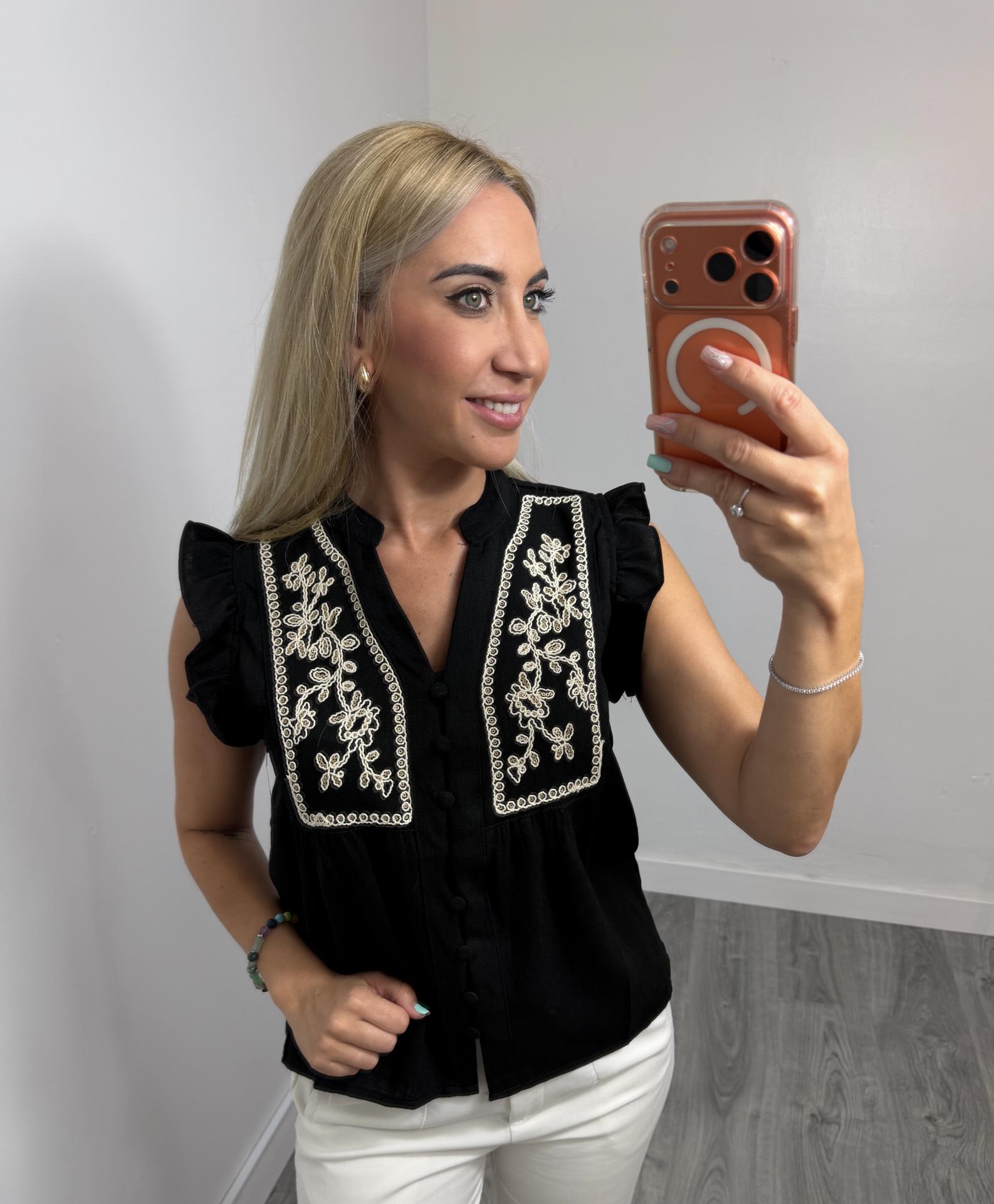 Blusa Negra Bordada Boho Chic con Volantes Marea