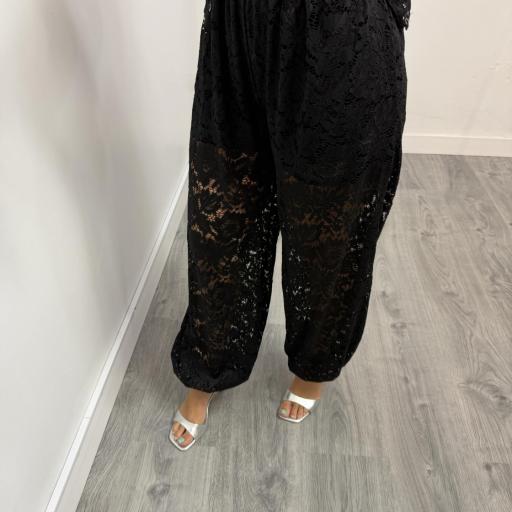 Pantalón Balloon de Encaje Negro para Mujer [1]