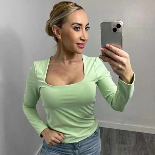 Camiseta  Mujer manga larga con escote cuadrado Verde