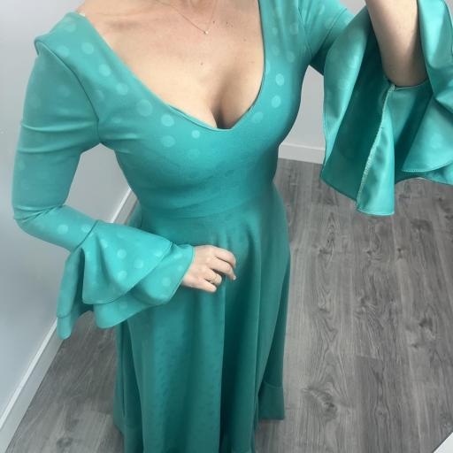 Bata Rociera de Lunares con Escote en V y Tejido Elástico Agua Marina [1]