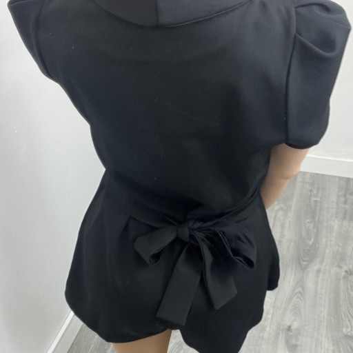 Mono corto negro elegante mujer estilo blazer con lazada [1]