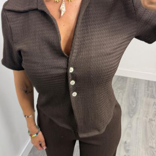 Conjunto Maldiva Mujer Camisa y Pantalón Texturizado Marrón  [2]