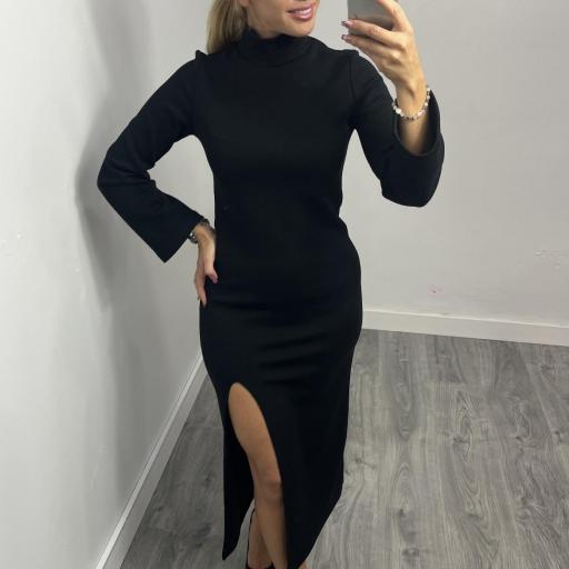 Vestido Midi Negro con Abertura Lateral y Cuello Alto