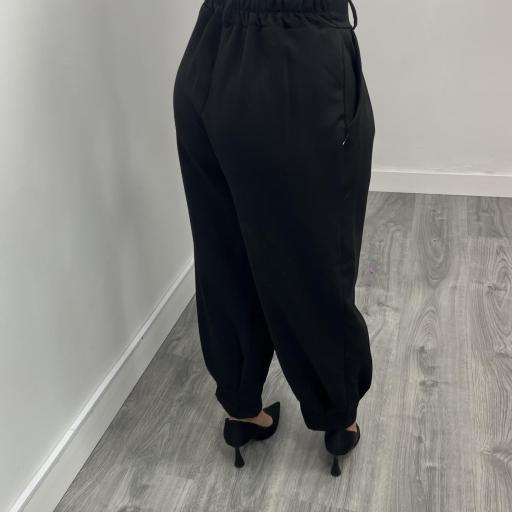 Pantalones Balloon Mujer negro | Moda 2025 en Malika [1]