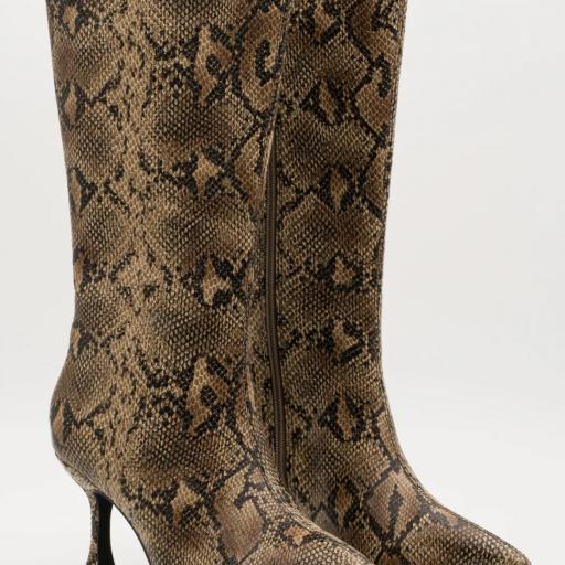Botas altas estampado serpiente con tacón fino [1]