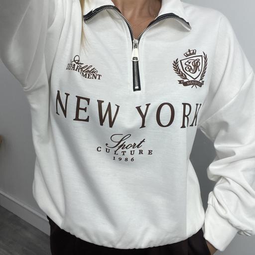  Sudadera “New York” con cremallera y cuello alto blanco [1]