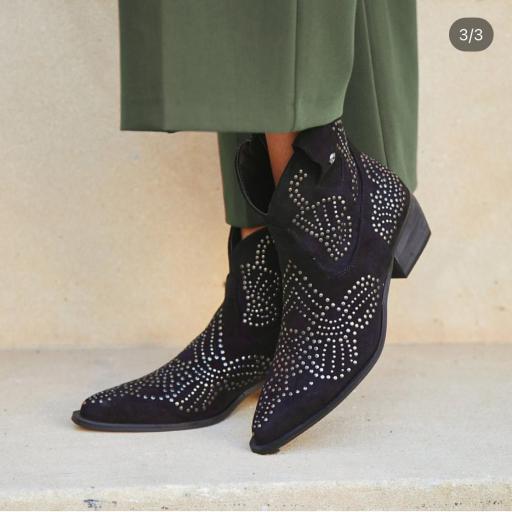 Botín campero con tachuelas para mujer negro