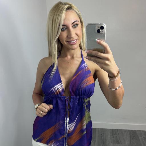 Top Mujer Karena
