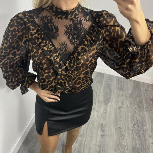 Blusa Animal Print con Encaje Negro [1]