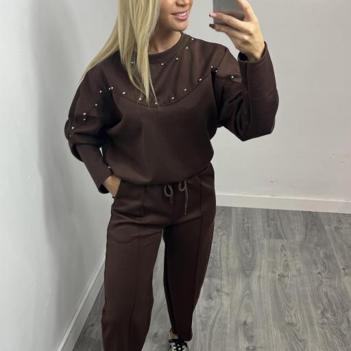 Conjunto Mujer Dos Piezas Marrón con Detalles de Tachuelas 