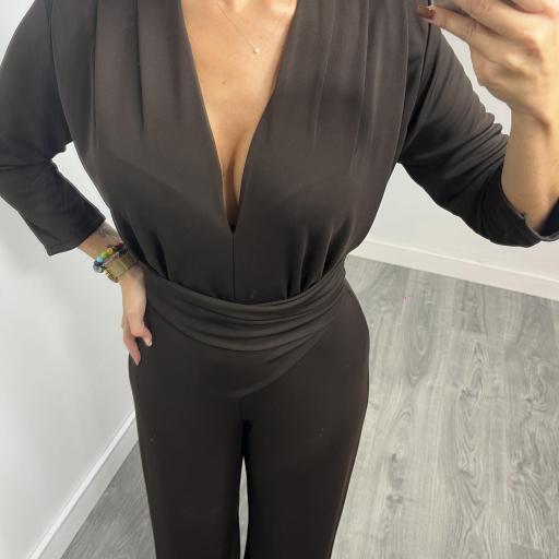 Mono elegante mujer negro con escote cruzado y pierna ancha Alison Marrón  [1]