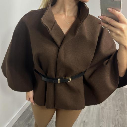Chaqueta capa mujer color marrón con cinturón ajustable  [1]