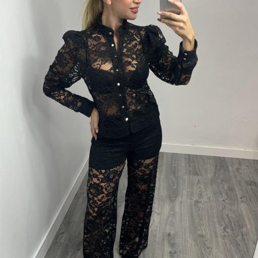 Conjunto de Encaje Negro Elegante para Mujer – Blusa y Pantalón Transparente con Forro