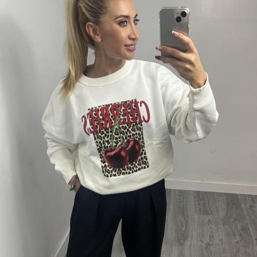 Sudadera Cherries con Estampado Animal Print