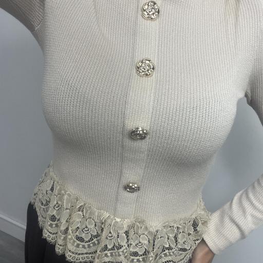 Jersey Beige de Punto con Encaje y Botones Dorados [1]